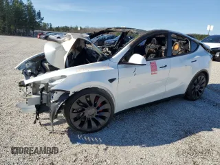 2024 Tesla Model Y Performance z VIN 7SAYGDEF5RF183755, wystawiony jako Copart lot #47230175 z przebiegiem Nie podano mil oraz Szkoda całkowita • Salvage title. Historia ofert i sprzedaży dostępna na DreamBid. Obrazek 1.