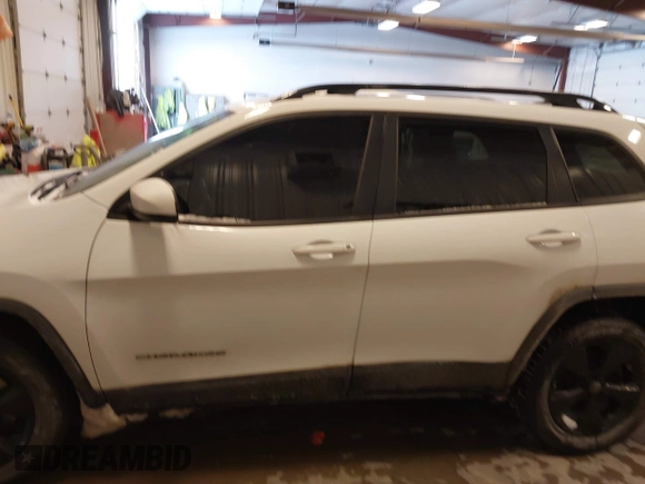 2016 Jeep Cherokee Latitude with VIN 1C4PJMCS5GW219429, listed as a IAAI auction lot 41578760 with 161,964 mi miles and . Bid and sale history available at carsss.com. Image 14.