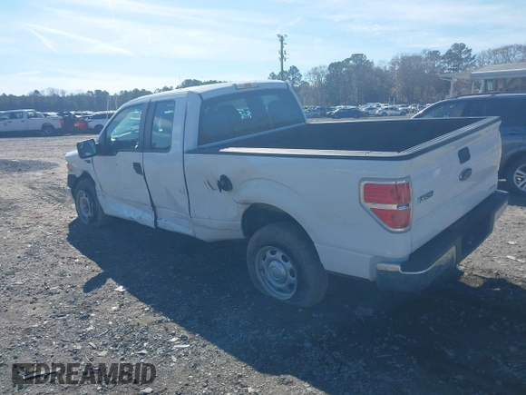2014 Ford F-150 XL with VIN 1FTFX1CF5EKG23962, listed as a IAAI auction lot 41453430 with 184,837 mi miles. Bid and sale history available at carsss.com. Image 3.