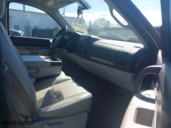 2008 Chevrolet Silverado 1500 LT w/1LT with VIN 2GCEC19C781230022, listed as a IAAI auction lot 41640480 with 323,699 mi miles. Bid and sale history available at carsss.com. Image 5.