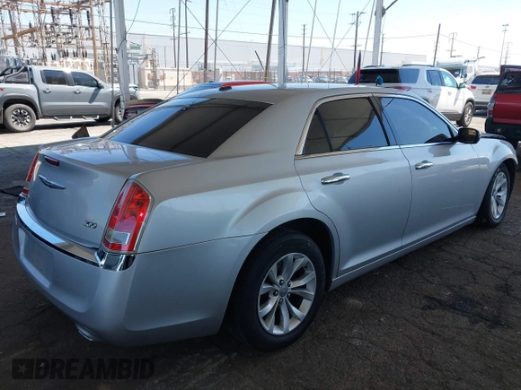 2012 Chrysler 300 Limited z VIN 2C3CCACG4CH223309, wystawiony jako IAAI lot #42217932 z przebiegiem 119 961 mil mil oraz . Historia ofert i sprzedaży dostępna na DreamBid. Obrazek 4.