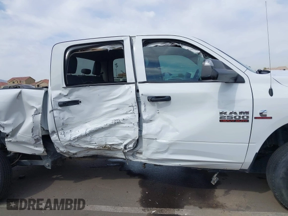 2018 Ram 2500 Tradesman с VIN 3C6UR5CL5JG396845, выставлен на аукционе IAAI как лот 41879647 с пробегом 19 108 миль миль и . История ставок и продаж доступна на DreamBid. Изображение 14.
