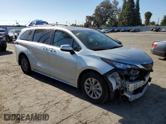 2021 Toyota Sienna XLE z VIN 5TDJRKEC8MS058563, wystawiony jako Copart lot #56932015 z przebiegiem 57 319 mil mil oraz Szkoda całkowita • Salvage title. Historia ofert i sprzedaży dostępna na DreamBid. Obrazek 4.