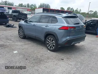 2023 Toyota Corolla Cross XLE с VIN 7MUDAAAGXPV070263, выставлен на аукционе IAAI как лот 42394307 с пробегом 18 977 миль миль и . История ставок и продаж доступна на DreamBid. Изображение 3.