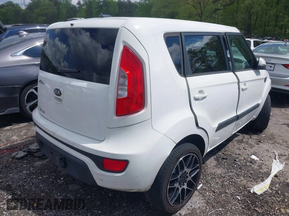 2013 Kia Soul + z VIN KNDJT2A63D7754484, wystawiony jako IAAI lot #42011255 z przebiegiem 219 117 mil mil oraz . Historia ofert i sprzedaży dostępna na DreamBid. Obrazek 4.