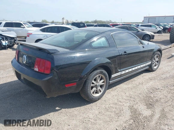 2005 Ford Mustang Deluxe with VIN 1ZVFT80N855171050, listed as a IAAI auction lot 41846189 with 186,770 mi miles. Bid and sale history available at carsss.com. Image 4.