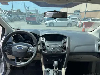 2018 Ford Focus SE z VIN 1FADP3F20JL259181, wystawiony jako IAAI lot #42400276 z przebiegiem 161 473 mil mil oraz . Historia ofert i sprzedaży dostępna na DreamBid. Obrazek 5.