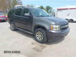 2010 Chevrolet Tahoe LT z VIN 1GNUKBE09AR192698, wystawiony jako IAAI lot #42232522 z przebiegiem 221 765 mil mil oraz . Historia ofert i sprzedaży dostępna na DreamBid. Obrazek 1.