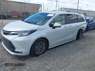2022 Toyota Sienna XLE with VIN 5TDYRKEC6NS096521, listed as a IAAI auction lot 41882669 with 52,500 mi miles. Bid and sale history available at carsss.com. Image 20.