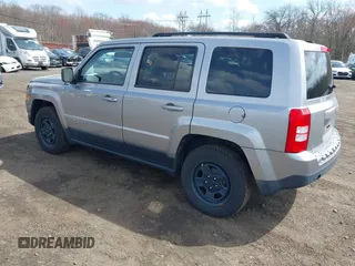 2016 Jeep Patriot Sport z VIN 1C4NJPBA4GD699525, wystawiony jako IAAI lot #41892313 z przebiegiem 57 309 mil mil oraz . Historia ofert i sprzedaży dostępna na DreamBid. Obrazek 3.