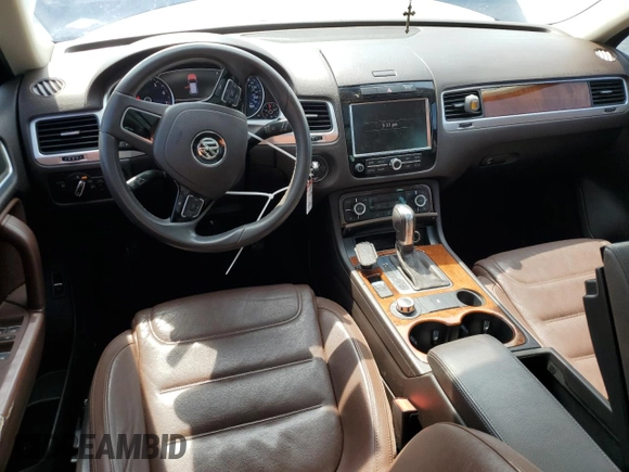 2013 Volkswagen Touareg Lux с VIN WVGEF9BP0DD002456, выставлен на аукционе Copart как лот 56034435 с пробегом 131 412 миль миль и Списание • Salvage title. История ставок и продаж доступна на DreamBid. Изображение 8.