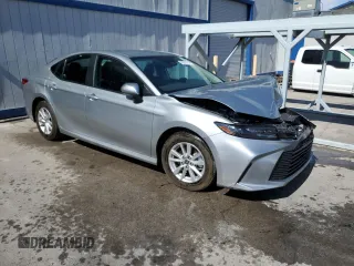 2025 Toyota Camry LE z VIN 4T1DAACK8SU058480, wystawiony jako Copart lot #59439305 z przebiegiem 88 mil mil oraz Czysty tytuł • Clean title. Historia ofert i sprzedaży dostępna na DreamBid. Obrazek 4.