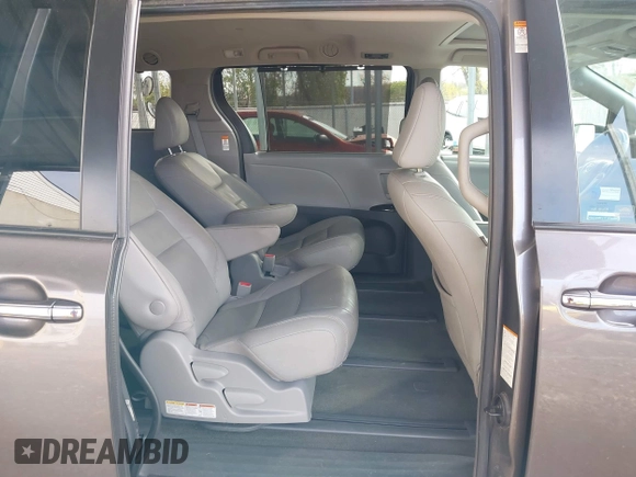 2018 Toyota Sienna XLE with VIN 5TDDZ3DC8JS207490, listed as a IAAI auction lot 40890775 with 97,260 mi miles. Bid and sale history available at carsss.com. Image 8.