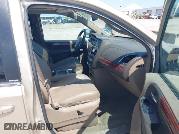 2013 Chrysler Town & Country Touring L with VIN 2C4RC1CG2DR767406, listed as a IAAI auction lot 42067814 with 75,985 mi miles and . Bid and sale history available at DreamBid. Image 5.