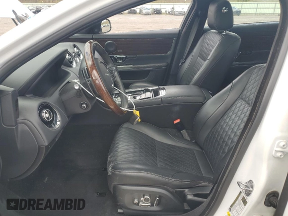 2018 Jaguar XJ Portfolio with VIN SAJWJ2GD1J8W13812, listed as a Copart auction lot 76260534 with Not Provided miles and Salvage Title. Bid and sale history available at DreamBid. Image 7.