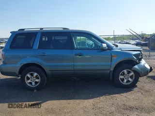 2007 Honda Pilot EX z VIN 2HKYF18427H503847, wystawiony jako IAAI lot #42160433 z przebiegiem 139 558 mil mil oraz . Historia ofert i sprzedaży dostępna na DreamBid. Obrazek 13.