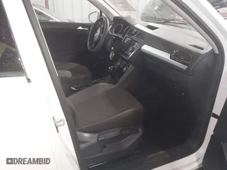 2021 Volkswagen Tiguan S with VIN 3VV1B7AX6MM081755, listed as a IAAI auction lot 41864918 with 40,406 mi miles. Bid and sale history available at carsss.com. Image 5.