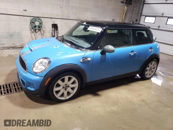 2013 MINI Hardtop S z VIN WMWSV3C54DT388614, wystawiony jako Copart lot #60565225 z przebiegiem 86 138 mil mil oraz Czysty tytuł • Clean title. Historia ofert i sprzedaży dostępna na DreamBid. Obrazek 1.