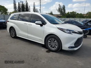 2021 Toyota Sienna XLE with VIN 5TDYRKEC5MS047289, listed as a Copart auction lot 54144785 with 31,350 mi miles and Clean Title. Bid and sale history available at DreamBid. Image 4.
