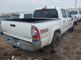 2015 Toyota Tacoma z VIN 5TFLU4EN5FX118378, wystawiony jako IAAI lot #41609943 z przebiegiem 121 640 mil mil oraz . Historia ofert i sprzedaży dostępna na DreamBid. Obrazek 4.