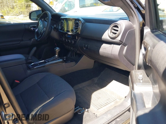 2017 Toyota Tacoma SR5 z VIN 3TMCZ5AN1HM062459, wystawiony jako IAAI lot #42138261 z przebiegiem 75 474 mil mil oraz . Historia ofert i sprzedaży dostępna na DreamBid. Obrazek 5.