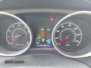 2015 Mitsubishi Outlander ES z VIN 4A4AR3AU0FE008844, wystawiony jako IAAI lot #41531750 z przebiegiem 51 185 mil mil oraz . Historia ofert i sprzedaży dostępna na DreamBid. Obrazek 7.