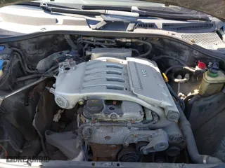 2006 Volkswagen Touareg 3.2L V6 with VIN WVGZG77L16D004762, listed as a IAAI auction lot 41763692 with 93,027 mi miles. Bid and sale history available at carsss.com. Image 10.