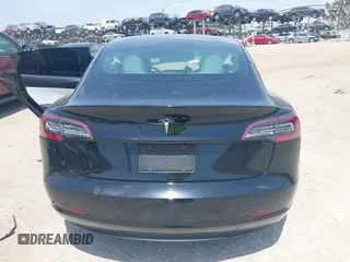 2020 Tesla Model 3 Standard Range Plus z VIN 5YJ3E1EA9LF738102, wystawiony jako IAAI lot #42107744 z przebiegiem 73 294 mil mil oraz . Historia ofert i sprzedaży dostępna na DreamBid. Obrazek 17.