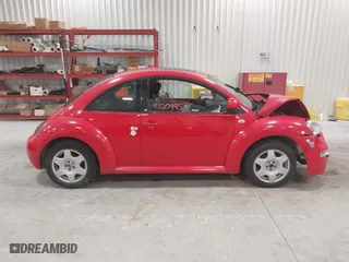 1999 Volkswagen New Beetle GLS with VIN 3VWCC21C1XM444985, listed as a IAAI auction lot 41209953 with 175,946 mi miles. Bid and sale history available at carsss.com. Image 14.