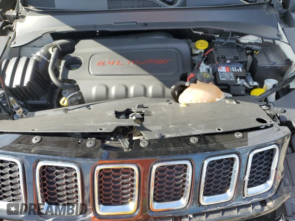 2018 Jeep Compass Latitude z VIN 3C4NJDBB1JT116630, wystawiony jako Copart lot #83692574 z przebiegiem 74 654 mil mil oraz Szkoda całkowita • Salvage title. Historia ofert i sprzedaży dostępna na DreamBid. Obrazek 12.