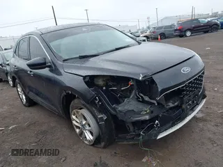 2021 Ford Escape SE z VIN 1FMCU9G63MUB17887, wystawiony jako IAAI lot #42005945 z przebiegiem 63 610 mil mil oraz . Historia ofert i sprzedaży dostępna na DreamBid. Obrazek 1.