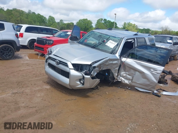 2021 Toyota 4Runner SR5 с VIN JTEMU5JR6M5885762, выставлен на аукционе IAAI как лот 42023275 с пробегом 113 140 миль миль и . История ставок и продаж доступна на DreamBid. Изображение 17.