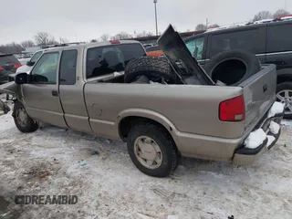 2003 GMC Sonoma SLS with VIN 1GTCS19X738237992, listed as a IAAI auction lot 41345031 with 154,597 mi miles. Bid and sale history available at carsss.com. Image 15.