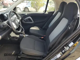 2015 Smart fortwo Passion z VIN WMEEJ3BA8FK797266, wystawiony jako Copart lot #64777655 z przebiegiem 20 995 mil mil oraz Szkoda całkowita • Salvage title. Historia ofert i sprzedaży dostępna na DreamBid. Obrazek 7.