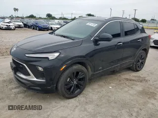 2025 Buick Encore GX Sport Touring с VIN KL4AMDSL0SB031225, выставлен на аукционе Copart как лот 59114765 с пробегом 10 637 миль миль и Чистый • Clean title. История ставок и продаж доступна на DreamBid. Изображение 1.