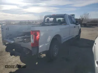 2018 Ford F-250 XL with VIN 1FT7X2A69JEC57624, listed as a Copart auction lot 44233185 with 158,640 mi miles and Salvage title. Bid and sale history available at DreamBid. Image 3.