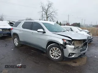 2020 Chevrolet Traverse LT Cloth z VIN 1GNERGKW6LJ150836, wystawiony jako IAAI lot #40907413 z przebiegiem 87 133 mil mil oraz . Historia ofert i sprzedaży dostępna na DreamBid. Obrazek 1.