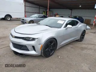 2017 Chevrolet Camaro 1LT z VIN 1G1FB1RXXH0142127, wystawiony jako IAAI lot #41731901 z przebiegiem 87 961 mil mil oraz . Historia ofert i sprzedaży dostępna na DreamBid. Obrazek 2.