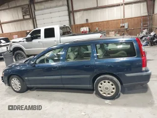 2002 Volvo V70 with VIN YV1SW61R721181578, listed as a IAAI auction lot 41620282 with 260,803 mi miles. Bid and sale history available at carsss.com. Image 14.