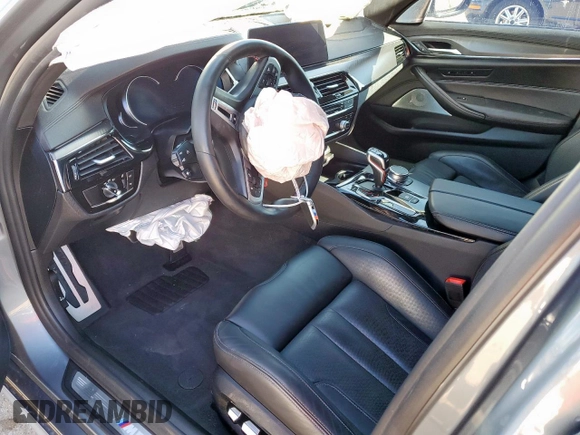 2018 BMW M5 z VIN WBSJF0C50JB282469, wystawiony jako Copart lot #46794335 z przebiegiem Nie podano mil oraz Szkody całkowita. Historia ofert i sprzedaży dostępna na DreamBid. Obrazek 8.