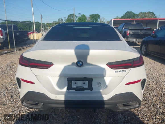 2022 BMW 8 Series 840i with VIN WBAGV2C01NCJ90613, listed as a IAAI auction lot 41997214 with 28,014 mi miles. Bid and sale history available at carsss.com. Image 17.