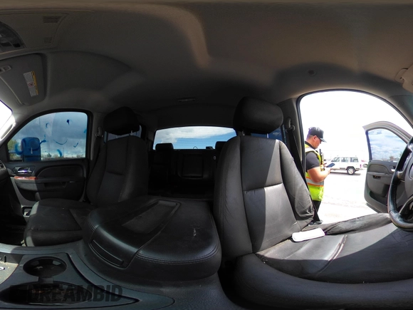 2012 GMC Sierra 2500HD SLT z VIN 1GT121C81CF186445, wystawiony jako IAAI lot #42170069 z przebiegiem 133 098 mil mil oraz . Historia ofert i sprzedaży dostępna na DreamBid. Obrazek 18.