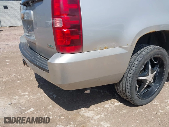 2010 Chevrolet Suburban LS with VIN 1GNUKHE34AR225345, listed as a IAAI auction lot 42106308 with 203,097 mi miles. Bid and sale history available at carsss.com. Image 19.