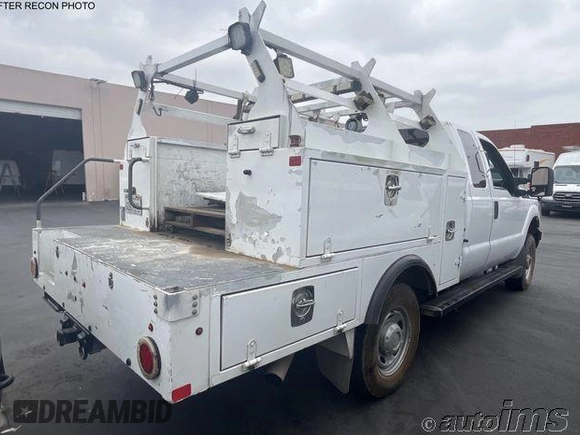 2015 Ford F-250 XLT z VIN 1FT7X2B63FEC58662, wystawiony jako IAAI lot #42817349 z przebiegiem 317 839 mil mil oraz . Historia ofert i sprzedaży dostępna na DreamBid. Obrazek 7.