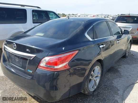 2013 Nissan Altima 2.5 SL with VIN 1N4AL3AP3DN492319, listed as a IAAI auction lot 41940472 with 109,838 mi miles. Bid and sale history available at carsss.com. Image 4.
