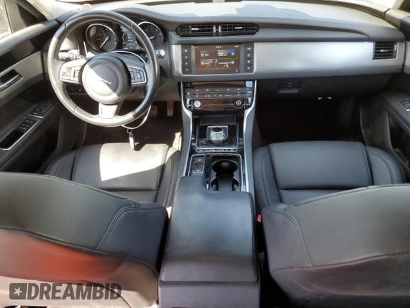 2016 Jaguar XF 35t Premium with VIN SAJBD4BV1GCY09868, listed as a Copart auction lot 70508964 with 111,918 mi miles and Clean Title. Bid and sale history available at carsss.com. Image 8.