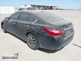 2018 Nissan Altima 2.5 SV with VIN 1N4AL3APXJC172244, listed as a IAAI auction lot 41861358 with 204,181 mi miles. Bid and sale history available at carsss.com. Image 3.