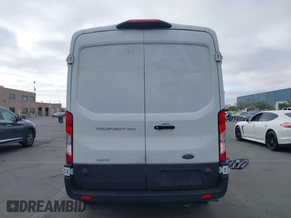 2020 Ford Transit Cargo с VIN 1FTBR1CG5LKB66925, выставлен на аукционе IAAI как лот 42449109 с пробегом Не указан миль и . История ставок и продаж доступна на DreamBid. Изображение 17.