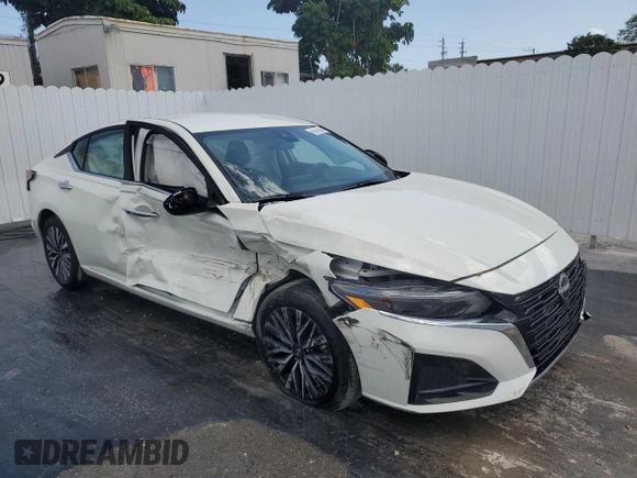 2025 Nissan Altima SV with VIN 1N4BL4DV6SN318665, listed as a Copart auction lot 52883365 with 6,284 mi miles and Non Repairable. Bid and sale history available at DreamBid. Image 4.
