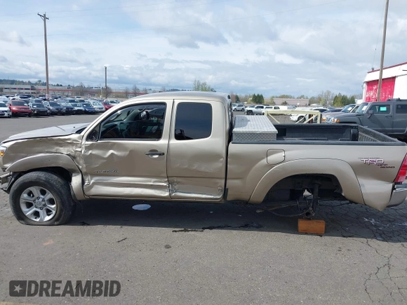 2006 Toyota Tacoma PreRunner with VIN 5TETU62N36Z164347, listed as a IAAI auction lot 41862319 with 395,554 mi miles. Bid and sale history available at carsss.com. Image 6.